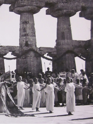 A photo of a 1936 celebration of the Panathenaea at the ancient temple of Paestum,