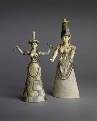 Photograph of two Plaster replicas of the Knossos ‘snake goddesses’ in the Ashmolean Museum